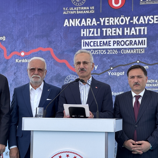 Bakan Uraloğlu: "Yerköy - Kayseri Yüksek Hızlı Tren Projesi'nde işin yarısı...