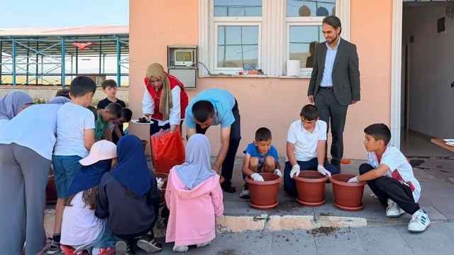 Çıldır'da "Yeşeren eller" projesi hayata geçirildi
