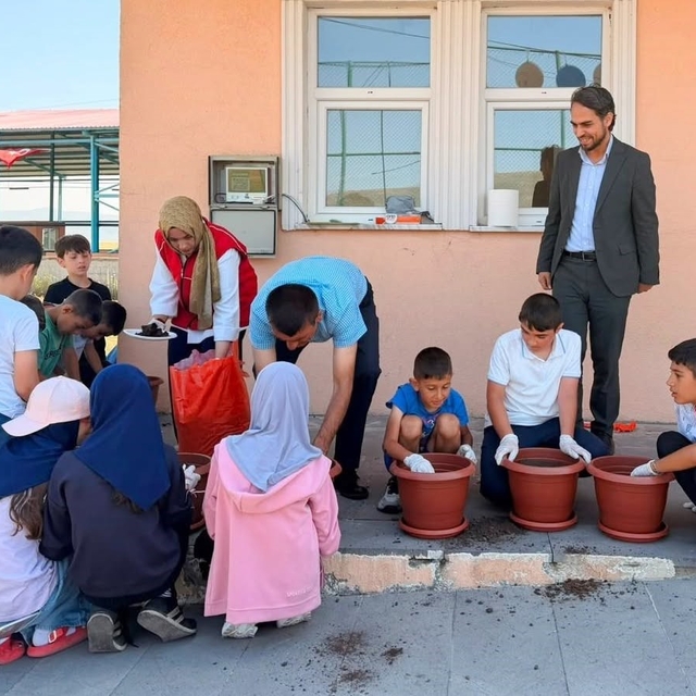 Çıldır'da "Yeşeren eller" projesi hayata geçirildi