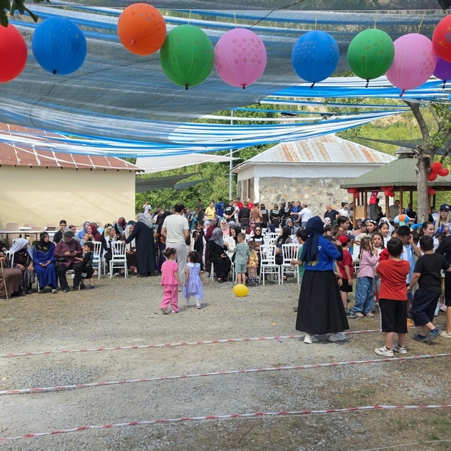 İspir Yeşilyurt'ta binlerce kişi aile pikniğinde buluştu: Geleneksel şenlik...