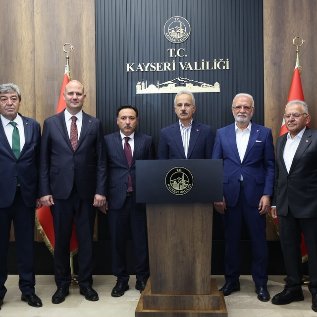 Bakan Uraloğlu'ndan Vali Çiçek'e ziyaret
