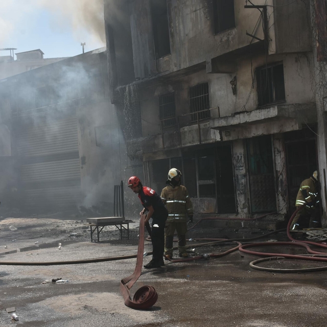 İzmir'de sünger deposunda yangın (2)