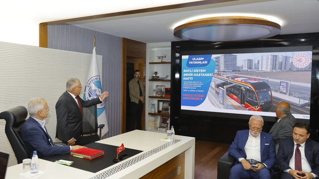 Bakan Uraloğlu: "Kayseri'nin ulaştırma problemleriyle dertlenmeye devam edeceğiz"