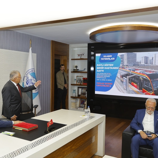 Bakan Uraloğlu: "Kayseri'nin ulaştırma problemleriyle dertlenmeye devam ede...