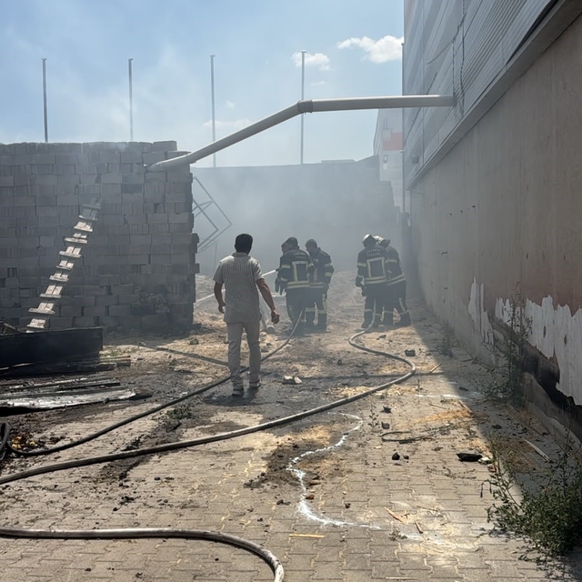 İşyerinde çıkan yangın söndürüldü