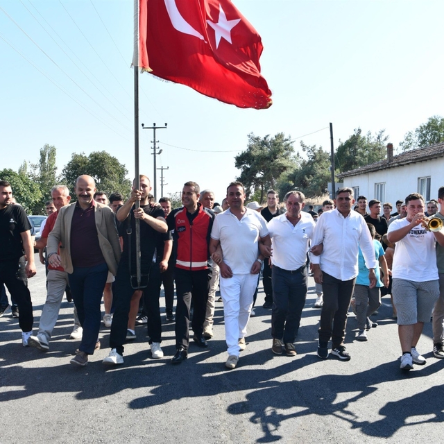 İvrindi'de Ahmet Akın'a davullu zurnalı karşılama
Başkan Akın: "Hemşehriler...