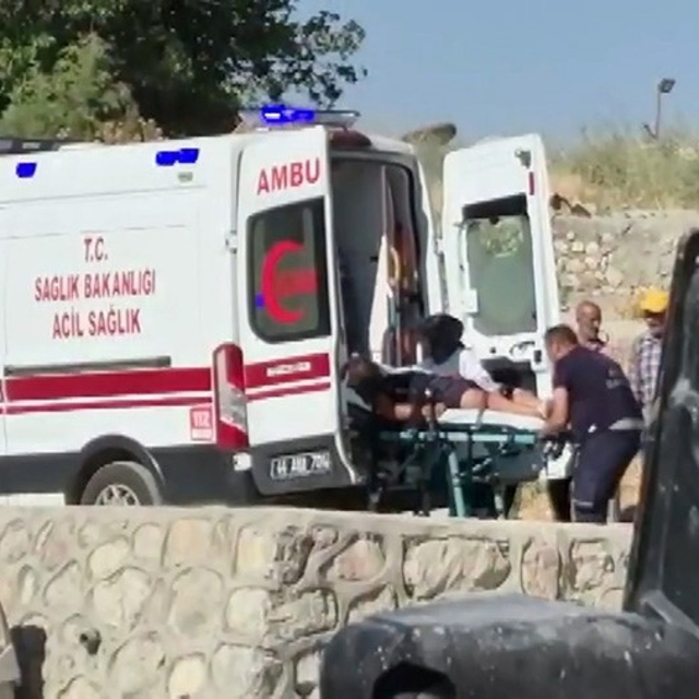 İş makinesinin camına kafasını çarpan operatör yaralandı
'İyiyim' diyerek g...