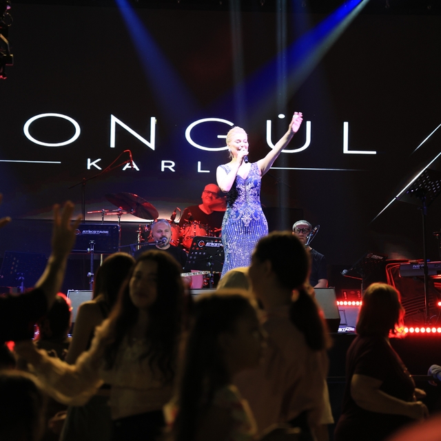 Çameli Festivalinde Songül Karlı rüzgarı
Çameli'de Songül Karlı vatandaşlar...