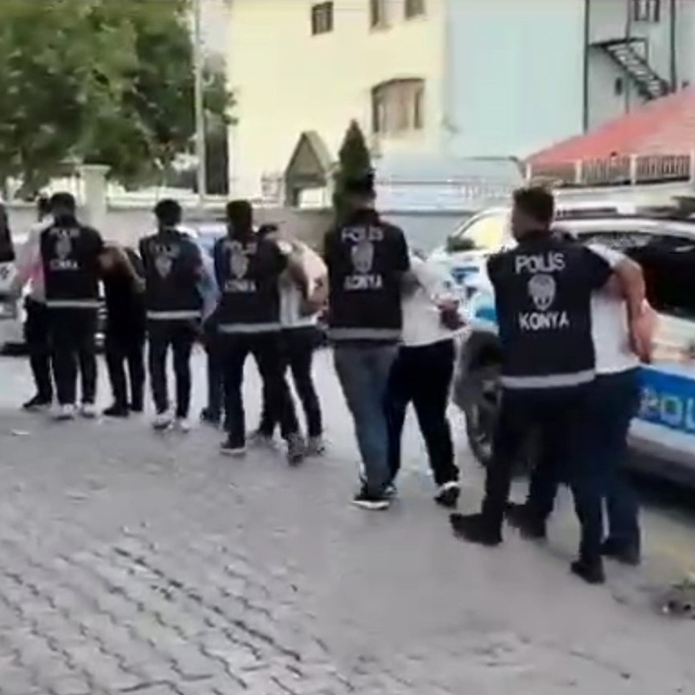 Kar maskeleriyle araç soyan 5 şüpheli tutuklandı