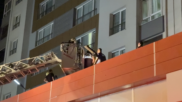 Kayseri'de 13. katta yangın: Balkondan düşen ev sahibi hayatını kaybetti