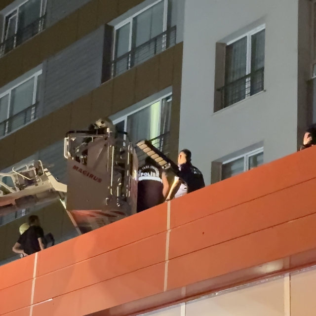 Kayseri'de 13. katta yangın: Balkondan düşen ev sahibi hayatını kaybetti