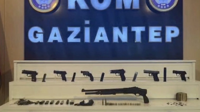Gaziantep'te 7 silah ile 17 adet tarihi eser ele geçirildi: 1 gözaltı