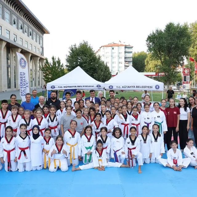 Minik Tekvandocular Kütahya'da dostluk için mücadele etti