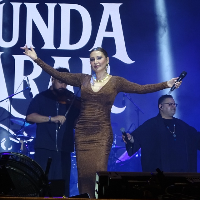 Kahramanmaraş'ta Ağustos Fuarında Funda Arar konseri
