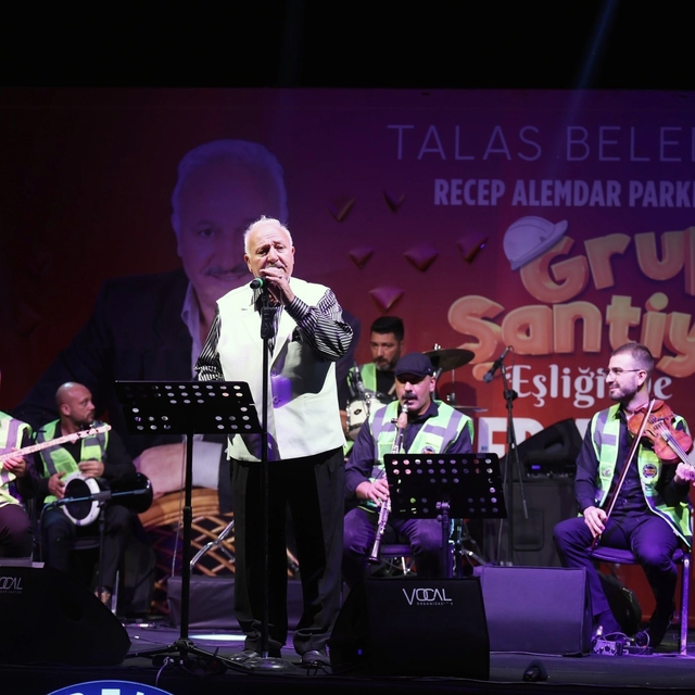Talas'ta vefa parka, türküler meydana taştı