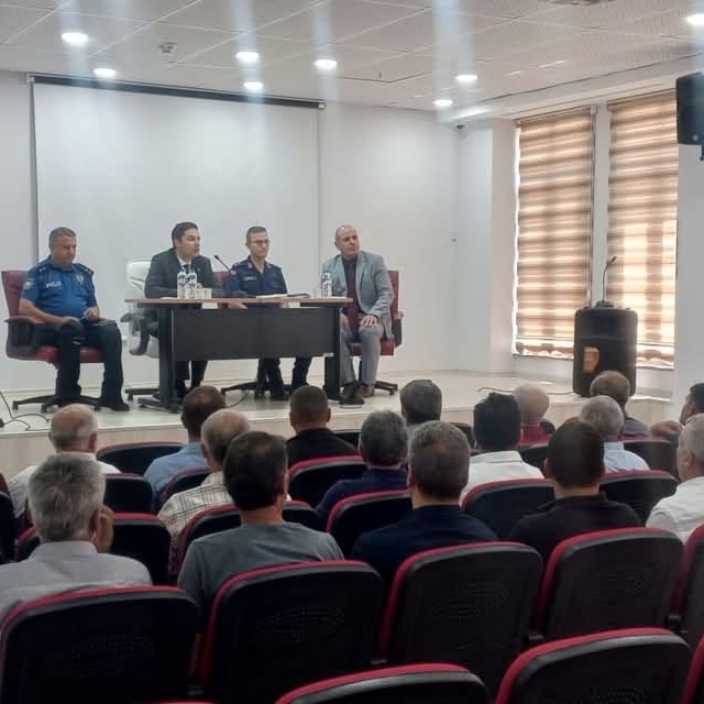 Aydıntepe'de muhtarlarla istişare toplantısı yapıldı, pazar esnafı ziyaret...