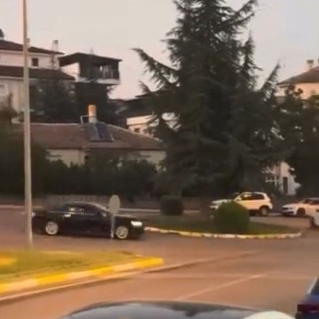 Elazığ'da yine aynı sürücü, otomobiliyle drift yaptı: O anlar kameraya yans...