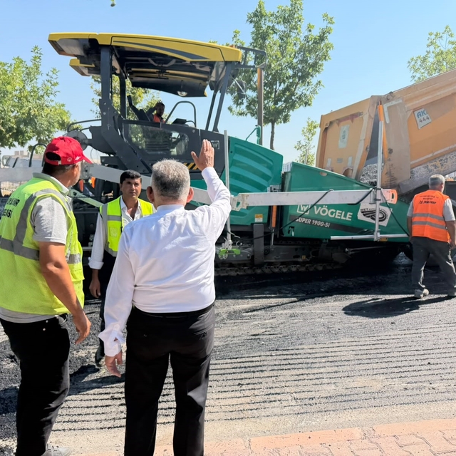 Şehit Komandolar Caddesi'ndeki asfalt çalışması devam ediyor