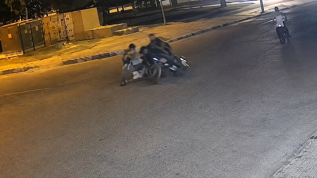 İki motosikletin çarptığı kaza kamerada; biri alev aldı, 3 yaralı