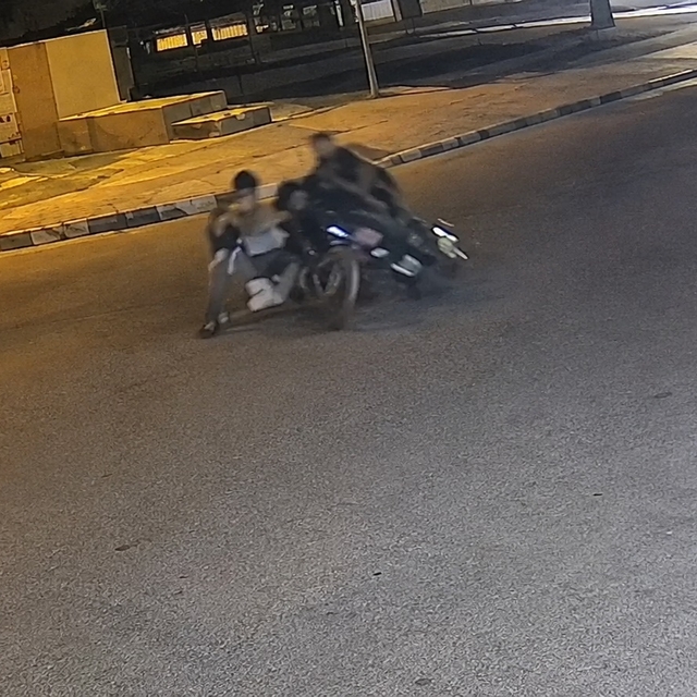 İki motosikletin çarptığı kaza kamerada; biri alev aldı, 3 yaralı