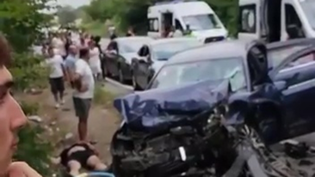 Kocaeli'de iki otomobil çarpıştı: 6 yaralı