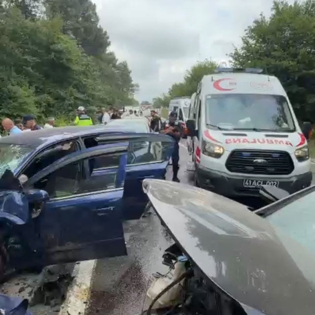 Kocaeli'de trafik kazası: 6 yaralı