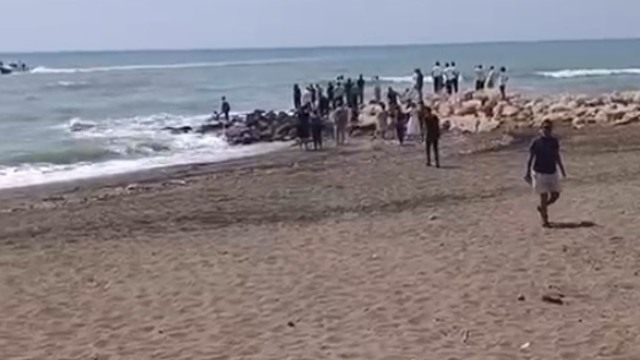 Hatay'da dalgalara kapılan çocuklardan 2'si kurtarıldı, biri kayboldu