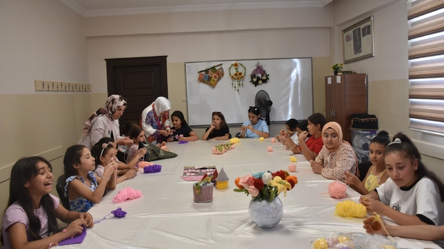 Şahinbey'de yaz tatili ilmek ilmek üretime dönüşüyor