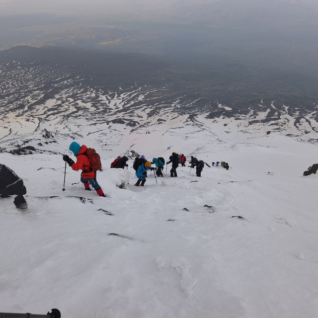 Çevre gönüllüleri Ağrı Dağı'nın zirvesinden doğa için seslendi