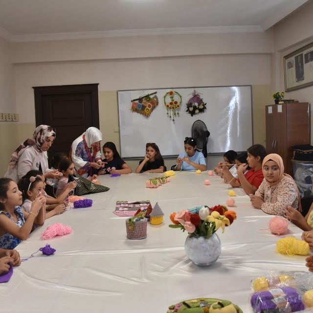 Şahinbey'de yaz tatili ilmek ilmek üretime dönüşüyor
