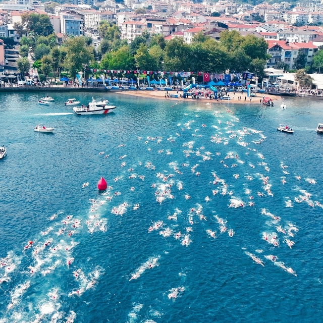 İzmit Körfezi'ni yüzerek geçtiler
Kocaeli'de Körfez'in iki yakası kulaçlarl...