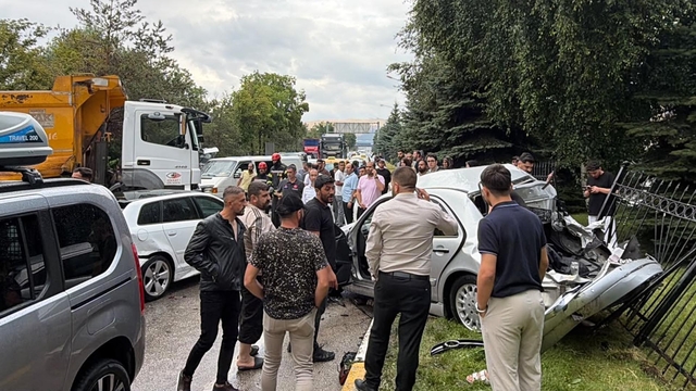 Erzurum'da yağışlı havada zincirleme kaza: 5 yaralı