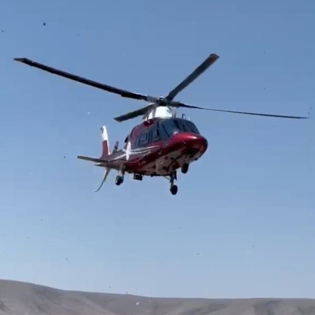 Otomobilde tartıştığı eşini tabancayla vurarak yaraladı
