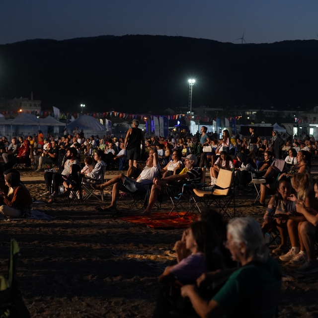 Yeniköy Sahili'nden gökyüzüne çevre mesajı: 25 bini aşkın kişi Perseid Mete...