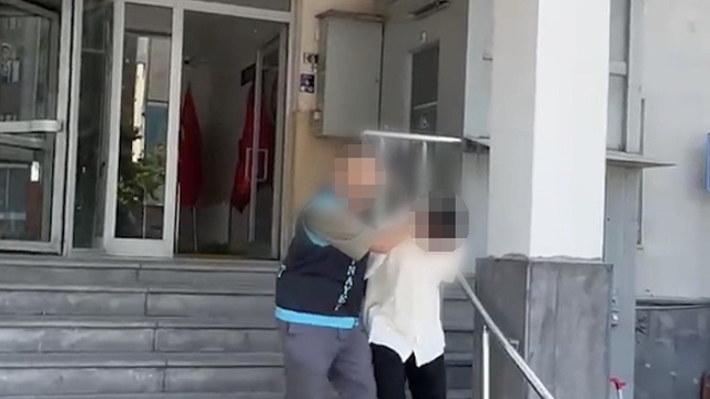 Bıçakladıktan sonra cep telefonunu gasbetmişler: 2 gözaltı
Kayseri'de biber gazlı cinayette şüpheliler yakalandı