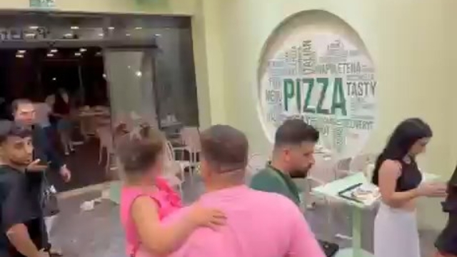 Pizzacıda iki grup arasında kavga
