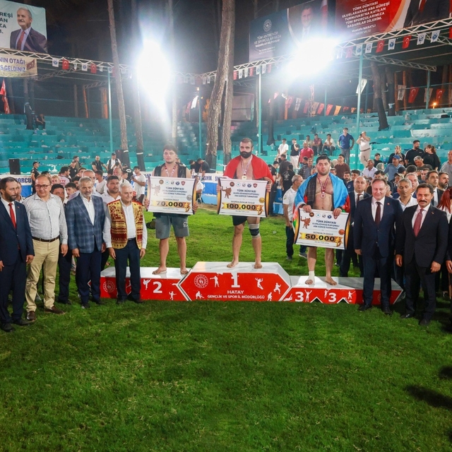 Aba Güreşi Festivali'nde güreş ağası Türk Devletleri Teşkilatı Aksakallar H...