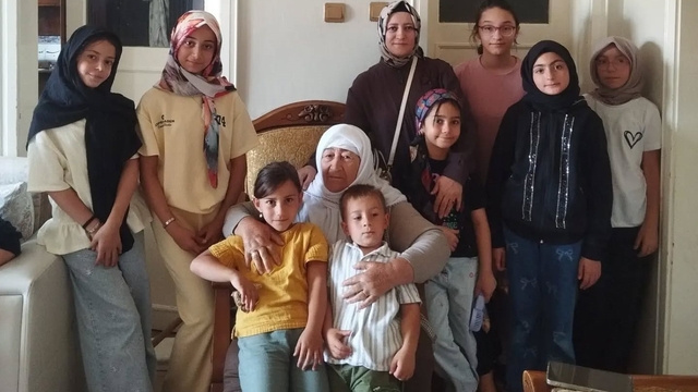 Yaz Kur'an kursu öğrencilerinden yaşlılara ziyaret