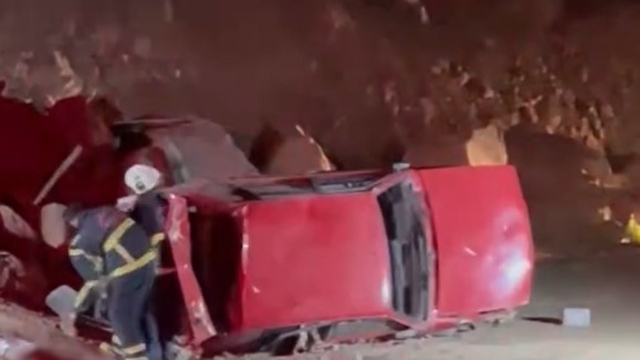 Karşıdan gelen araca yol vermek isterken 200 metrelik uçuruma yuvarlandı