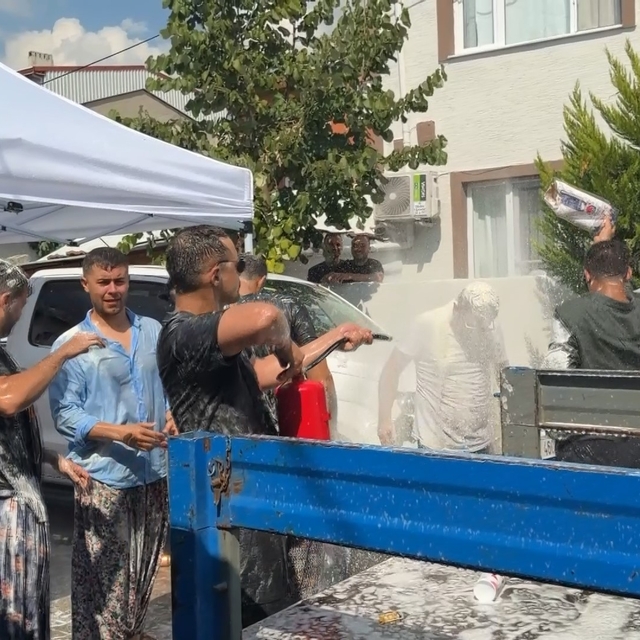 Böyle gelenek görülmedi.. Damat su tankına atıldı
"Size tavsiyem, İznik'ten...