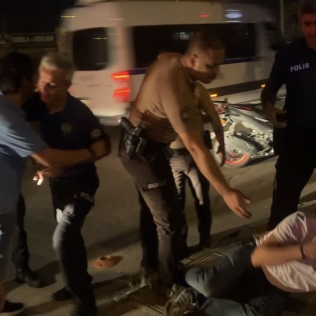 Bursa'da alkollü şahsın "Futbolcu" performansı: Kimse dokunmadı, kendini ye...