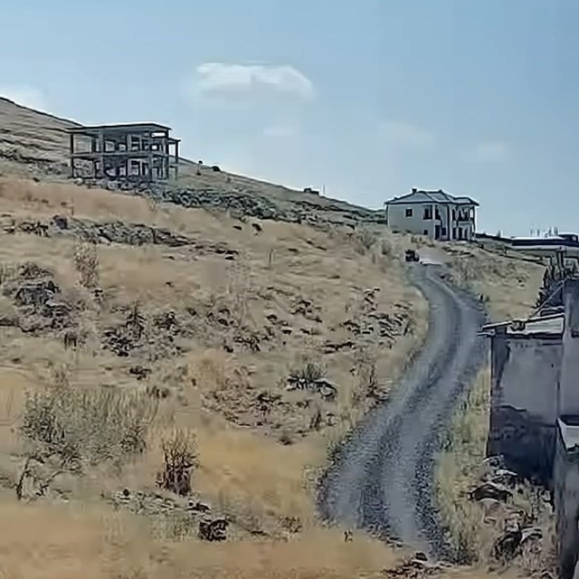 Elektrikli mobilet devrildi: 3'ü çocuk 5 kişi yaralandı
Kaza anı kameralara...