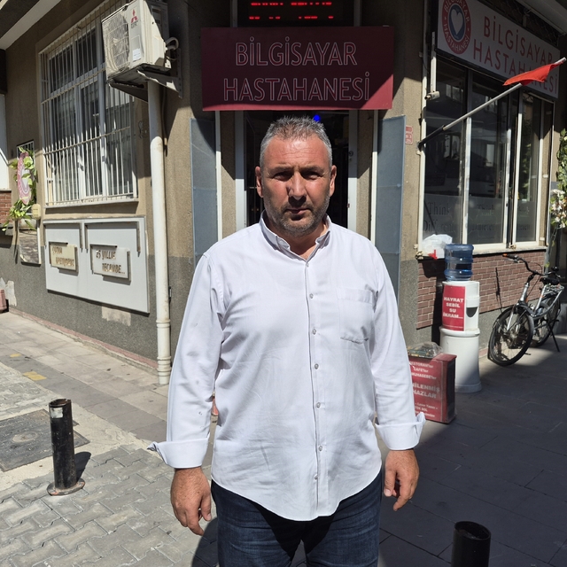 Eşinin 5 bileziği ile açtığı 30 yıllık dükkânı kapatmanın hüznünü yaşıyor
E...