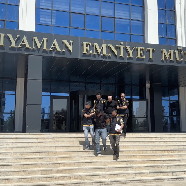 Minibüsü durdurup, şoförünü darbeden 2 şüpheli tutuklandı
