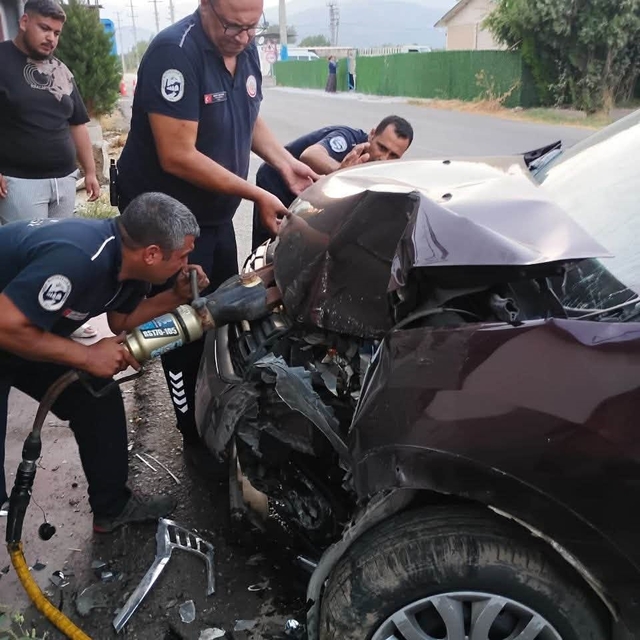 Antakya'da trafik kazası: 2 yaralı