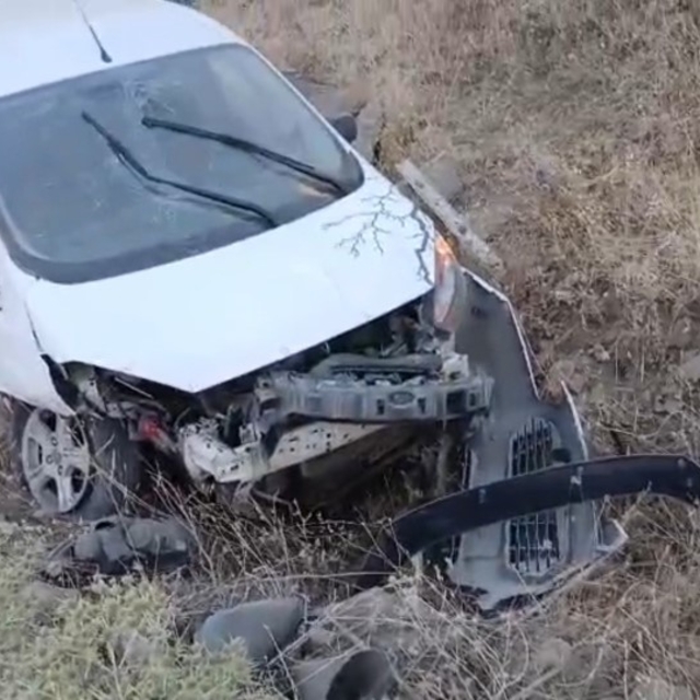 Sason'da hafif ticari araç takla attı: 1 yaralı