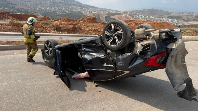 İskenderun'da otomobil ters döndü: 4 yaralı