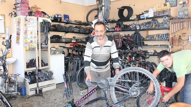 Erzincan'da bisiklet tamircilerinde yaz yoğunluğu