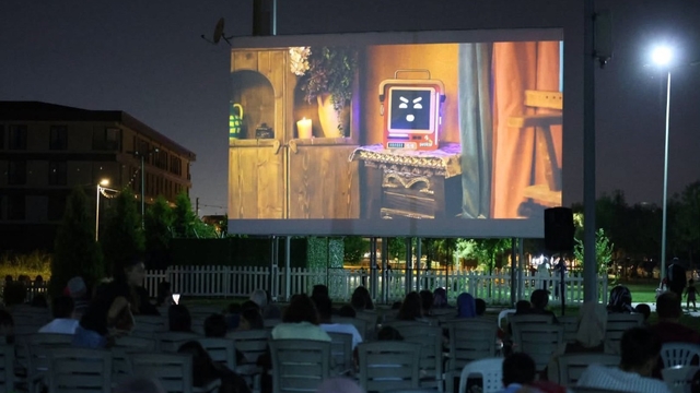 Kartepe'de yıldızlar altında sinema keyfi