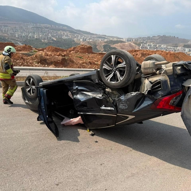 İskenderun'da otomobil ters döndü: 4 yaralı